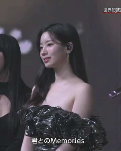 Dahyun lip-synching Chaeyoung's part in her song "That's all I'm saying"