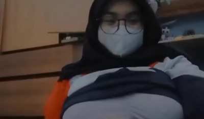 Kecik lagi pun tetek dh besar