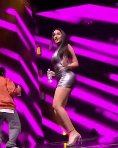 nora silve<wbr>r-sho<wbr>rt-dr<wbr>ess-p<wbr>aag-w<wbr>ater-<wbr>dance<wbr>-high<wbr>light<wbr>s-paa<wbr>g-che<wbr>eks