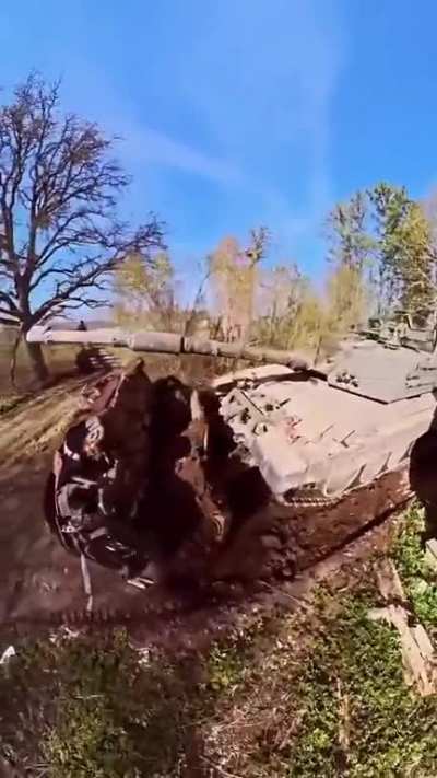 Ruzzian denfense pyramids beware the Challenger  2 tanks are evolving.