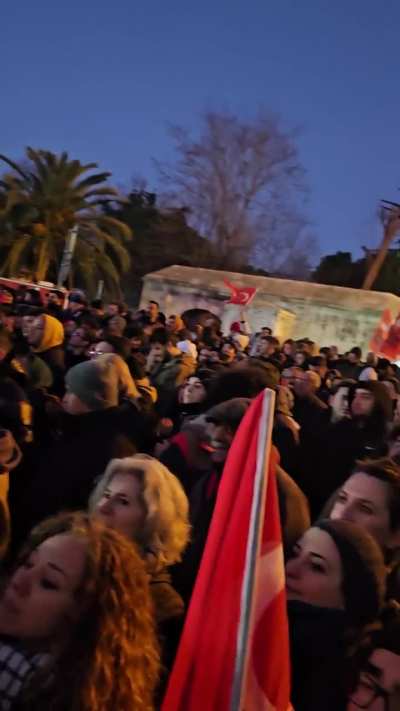 G&ouml;z g&ouml;rebildiği kadar insan var sara&ccedil;hanede