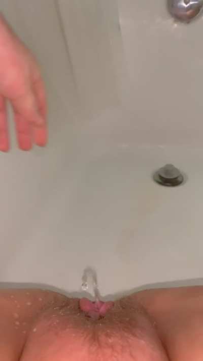 Mixing my two favourite things, peeing and fisting 🤤