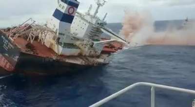 Huge 300&rsquo;000 tonnes iron ore carrier turned to a single trip submarine in 2 minutes on June 13th 2020