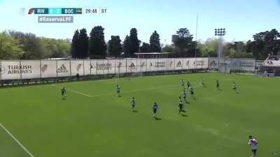 Golazo de Valent&iacute;n Barco en el Supercl&aacute;sico de Reserva