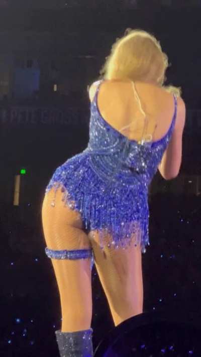 Why doesn&rsquo;t Taylor's ass have its own Instagram account?