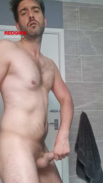 Just about to take a shower and thought i'd offer it up for a taste. Want my dick before I cum, or after? Kal (41)