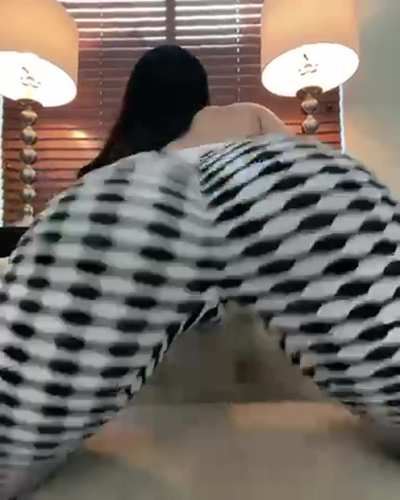 These leggings & booty will hypnotize you😵‍💫🍑