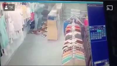 Mouse went inside, while he&rsquo;s on the phone