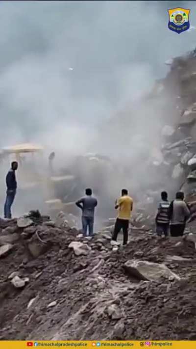 Himachal Pradesh is getting hit by landslides &amp; freak monsoon floods right now. These dudes are working 24/7 to try and maintain road connectivity and evacuate the stranded.