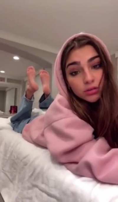 Cute ass feet😍