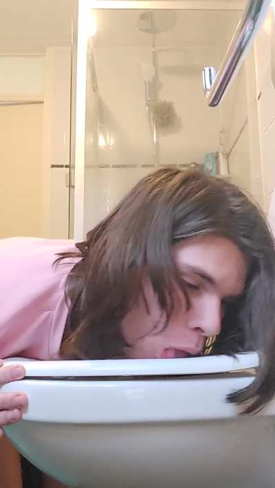 I couldnt handle a bit of pain so now i have to show you how i lick my toilet &amp;gt;.&amp;lt;