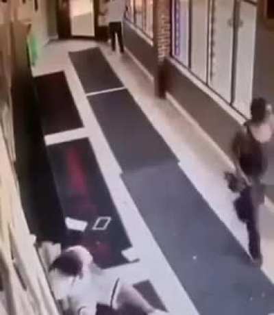 In Chicago, man sucker-punches another and pays a hefty price