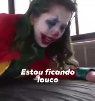N se iluda com um abra&ccedil;o ou um sorriso, pois o urso mata abra&ccedil;ando e o coringa mama rindo
