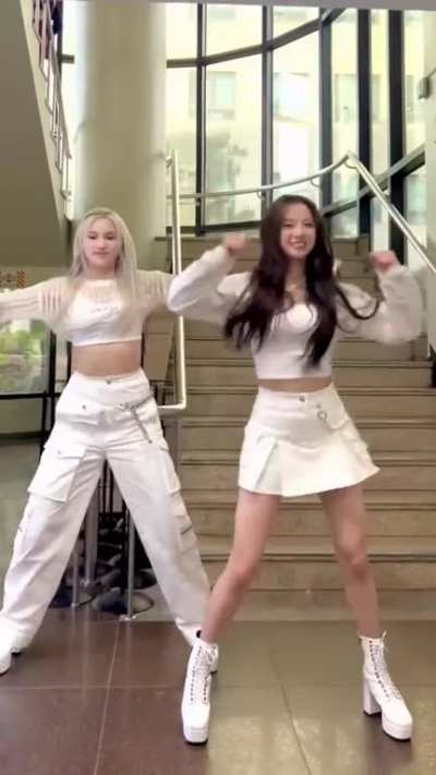 [230426] Yujin &amp;amp; Bahiyyih TikTok update: Back to the City🌇 #Bttcchallenge [LOVESTRUCK!] #YuHiyyih