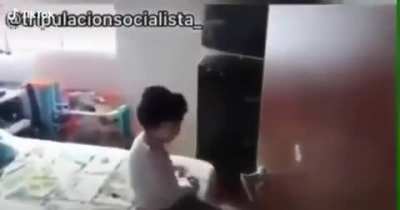 no es por ahi aladdin