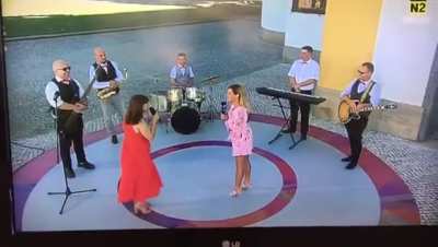 n&atilde;o cantou a solo??