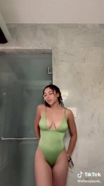 Slippery When Wet 💦 [@elianajayne_]
