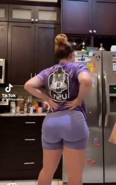 I LOVE PAWGs