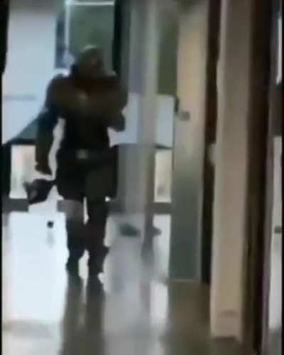 Ka&ccedil; yoksa doom slayer seni sikecek
