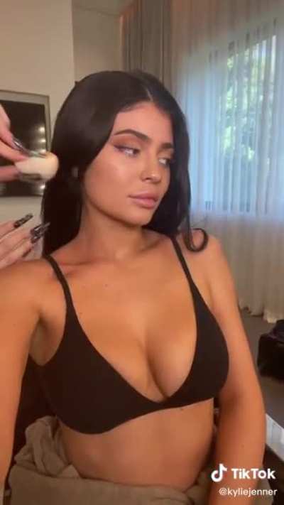 More of Kylie showing off
