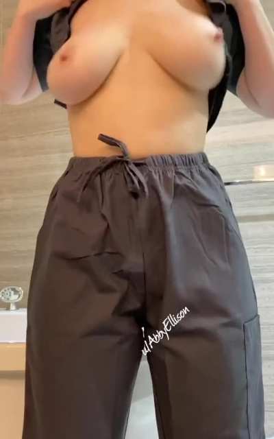 DO YOU LIKE BOOBS (free content in the comments ) 👇
