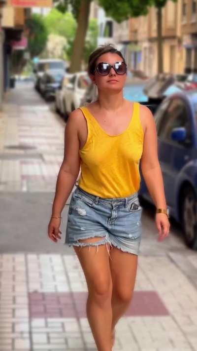 Thin yellow singlets don&rsquo;t hide much.