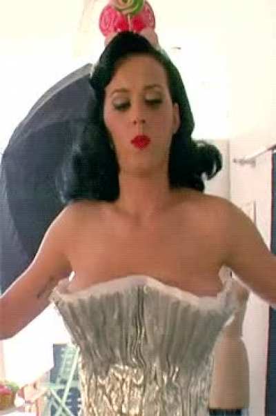 I&rsquo;m so glad that Katy Perry has enough room in that costume to bounce her tits around