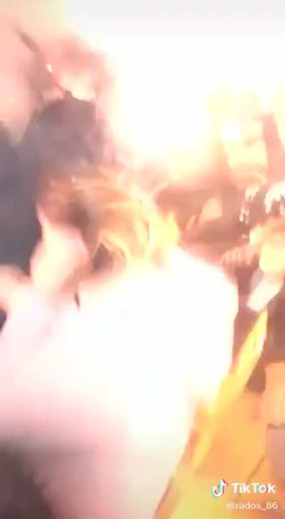 Samo jako.sirite okolo najbolji video ovih blagdana.