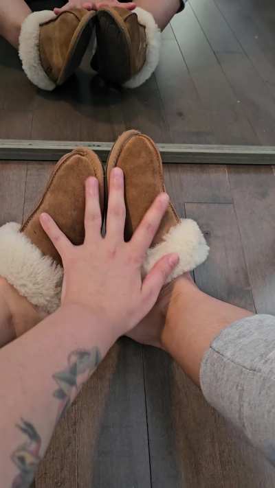 sniff my feet first before you suck my toes oc