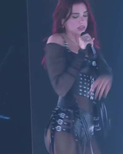 Dua lipa&rsquo;s ass is amazing and driving me crazy