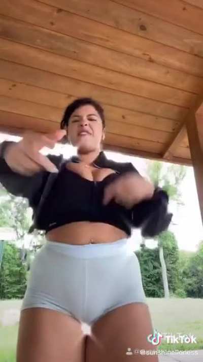 Who got that OF. Send my way. She 18!
