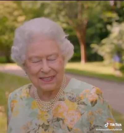 Queen dies inside after getting owned by Attenborough