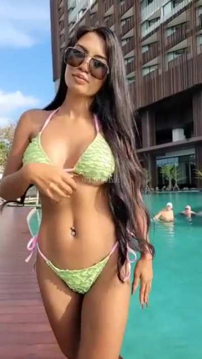(22F) Goofing Around by the Pool