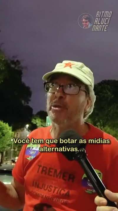 Registro de manifestantes nas ruas do Rio de Janeiro comemorando a vit&oacute;ria do novo presidente da rep&uacute;blica. Muitos brasileiros est&atilde;o confiantes com o futuro do Brasil e seu papel no BRICS, por&eacute;m amargurados e ressentidos com o rumo que o pa&iacute;s tomou em 201