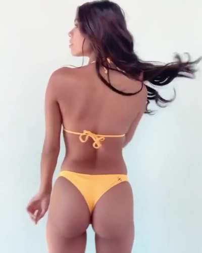 Beautiful Alexa in a cute yellow bikini