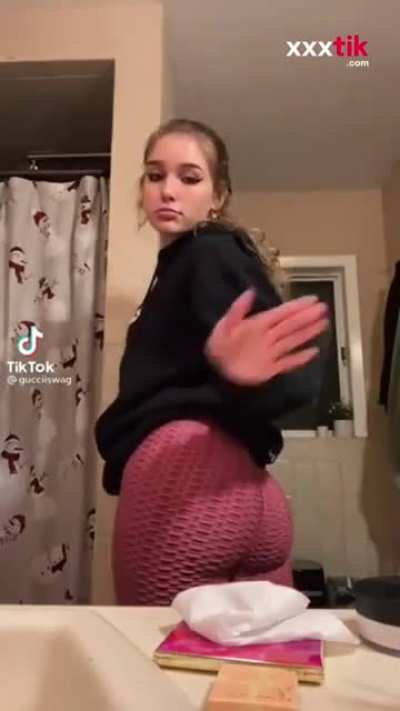 Small waist, pretty face with a huge bang.....