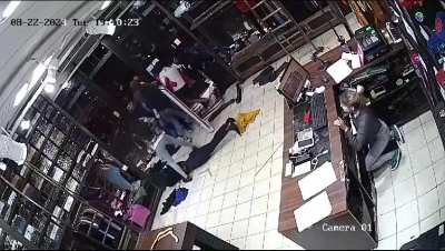 Saqueo en tienda Narrow en Moreno