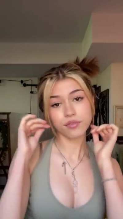 👑