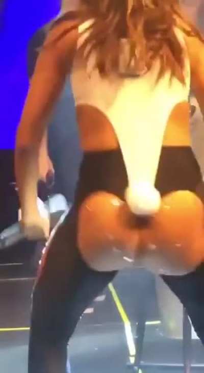 Olha essa bunda, meu pai do c&eacute;u