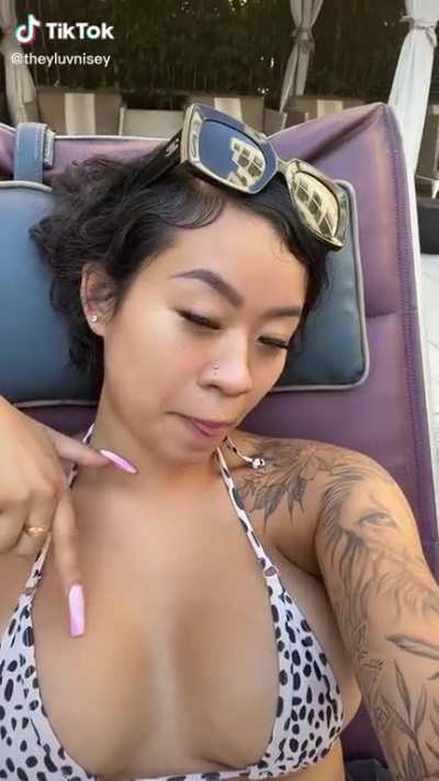 @theyluvnisey
