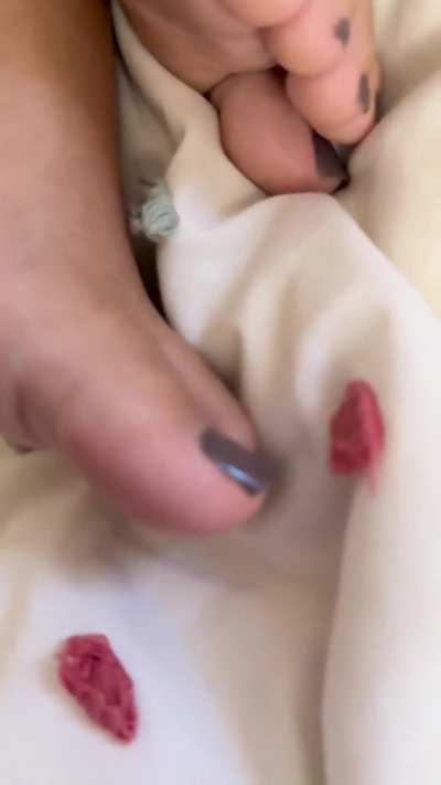 gf candid soles dm i&rsquo;ll record some more she loves the attention