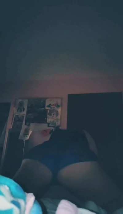 Slo-mo ass clapping