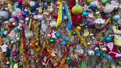 UkraineWorld in Mykolaiv. The statue of St Mykolay, the city&rsquo;s patron, was protected with sacks of sand against artillery, and then turned into a&hellip; Christmas tree. Now people come here wishing the soonest Ukrainian victory. Air raid siren starts when we fi