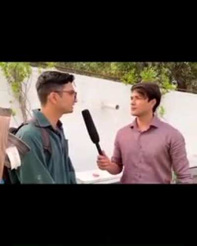 "aap mujh sey dosti karen gey?&rdquo;