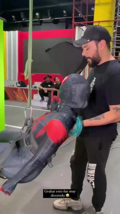 Los de atr&aacute;s mir&aacute;ndole el culote