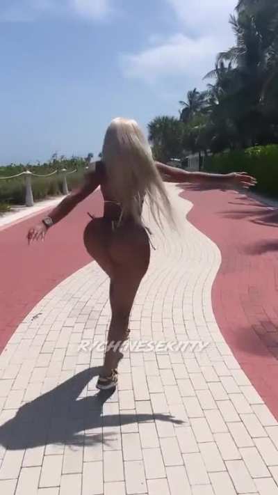 Too Sexy 😍