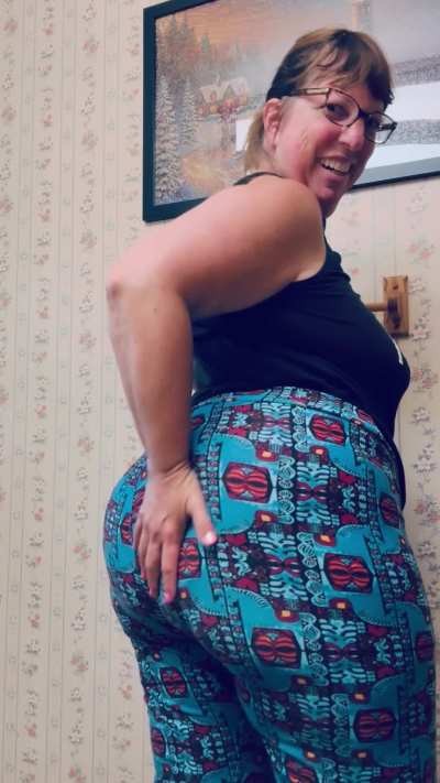 I bet it&rsquo;s your dream to get a taste of my 52yr old ass one day 😉 💨 👅