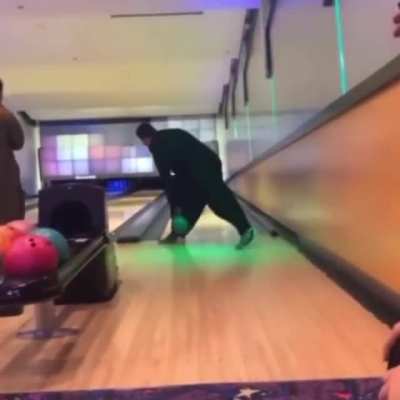 Guy bowling between the legs WCGW
