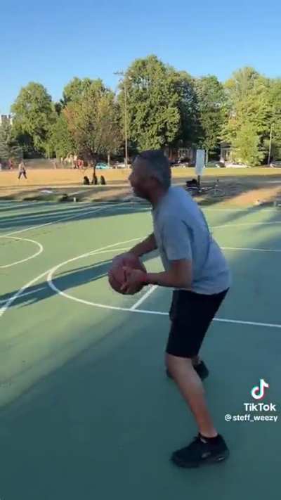 Unc could have went pro if he didn&rsquo;t get a knee injury😭