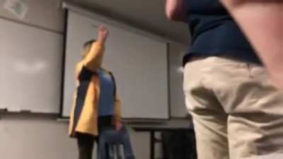 Teacher has a mental breakdown and cuts student&acute;s hair